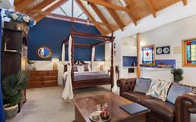 Bluebell Cottage Gembrook - Heated Spa & Wood Fireplace